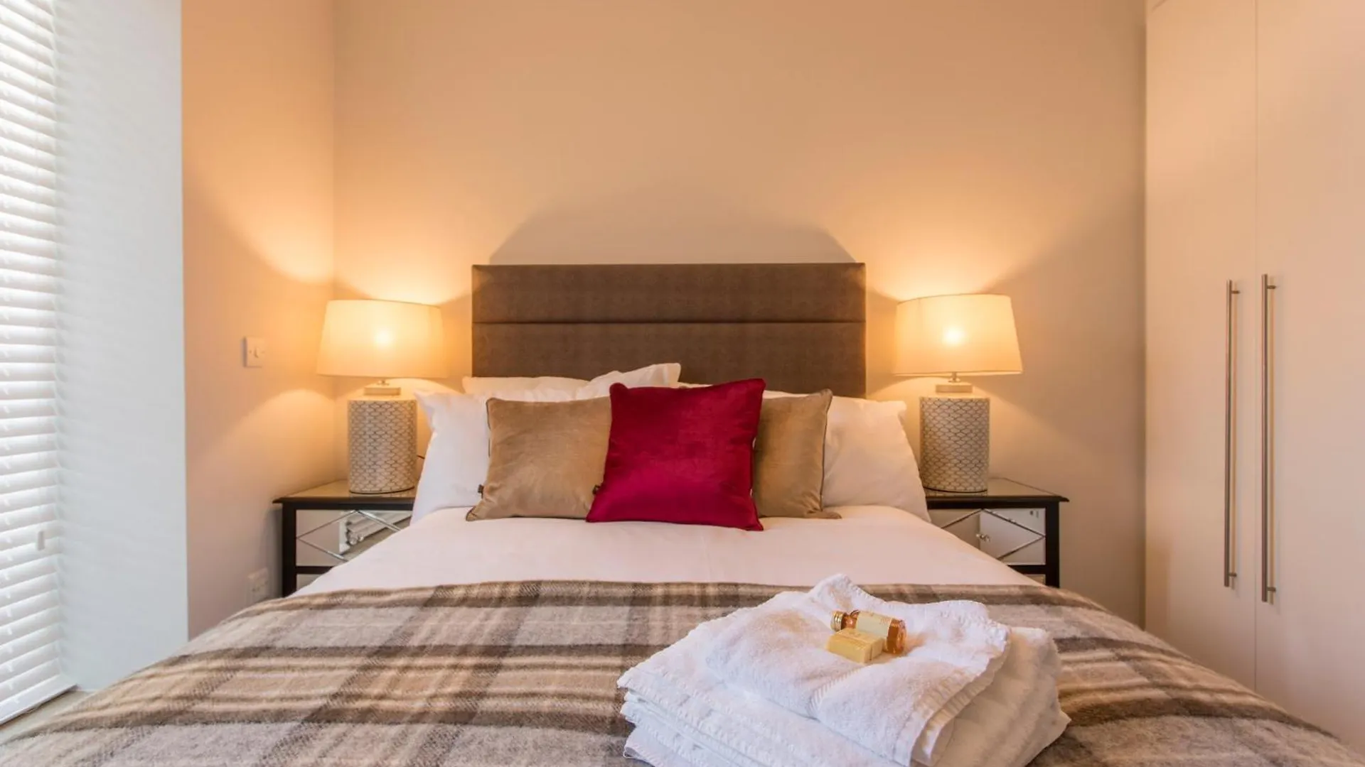 Exclusive Dublin City Penthouse 0*,